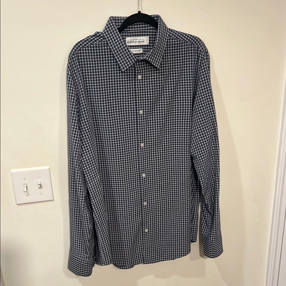 Brooks Brothers Black and White Casual Button Down Shirt